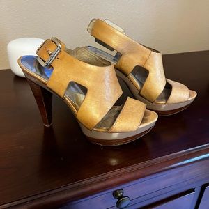 Michael Kors Size 7 Tan